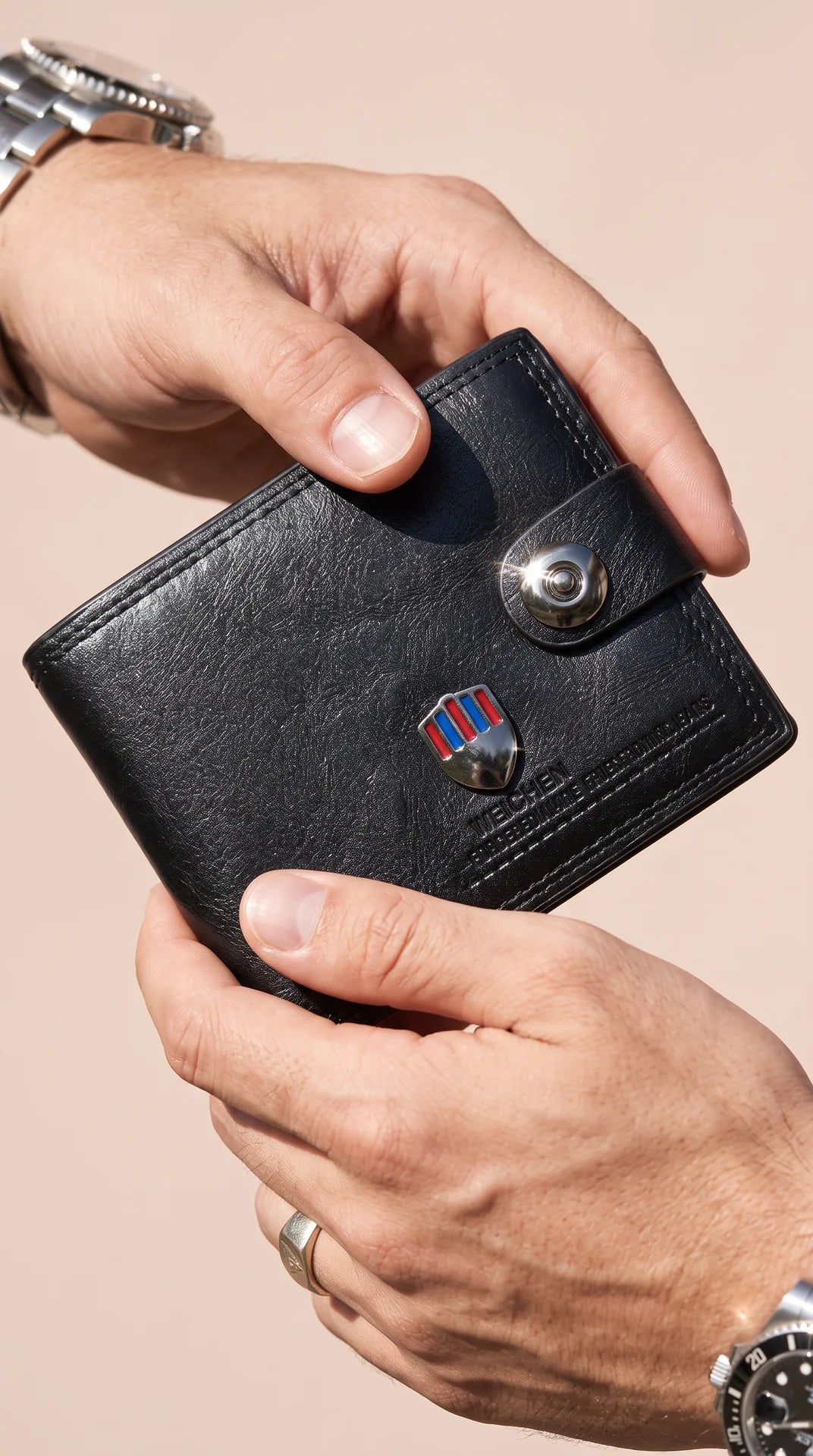 Men's Heritage Emblem Snap Bifold Leather Wallet