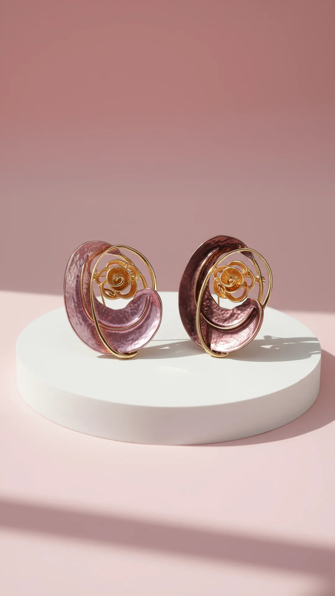 Abstract Gold Curved Rose Magnetic Brooch