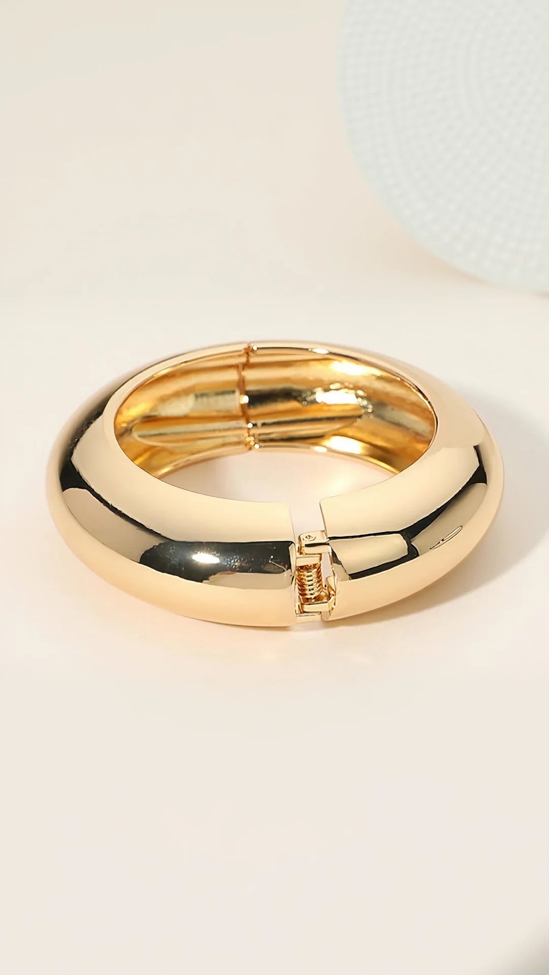 Chunky Round Hinged Bracelet Bangle