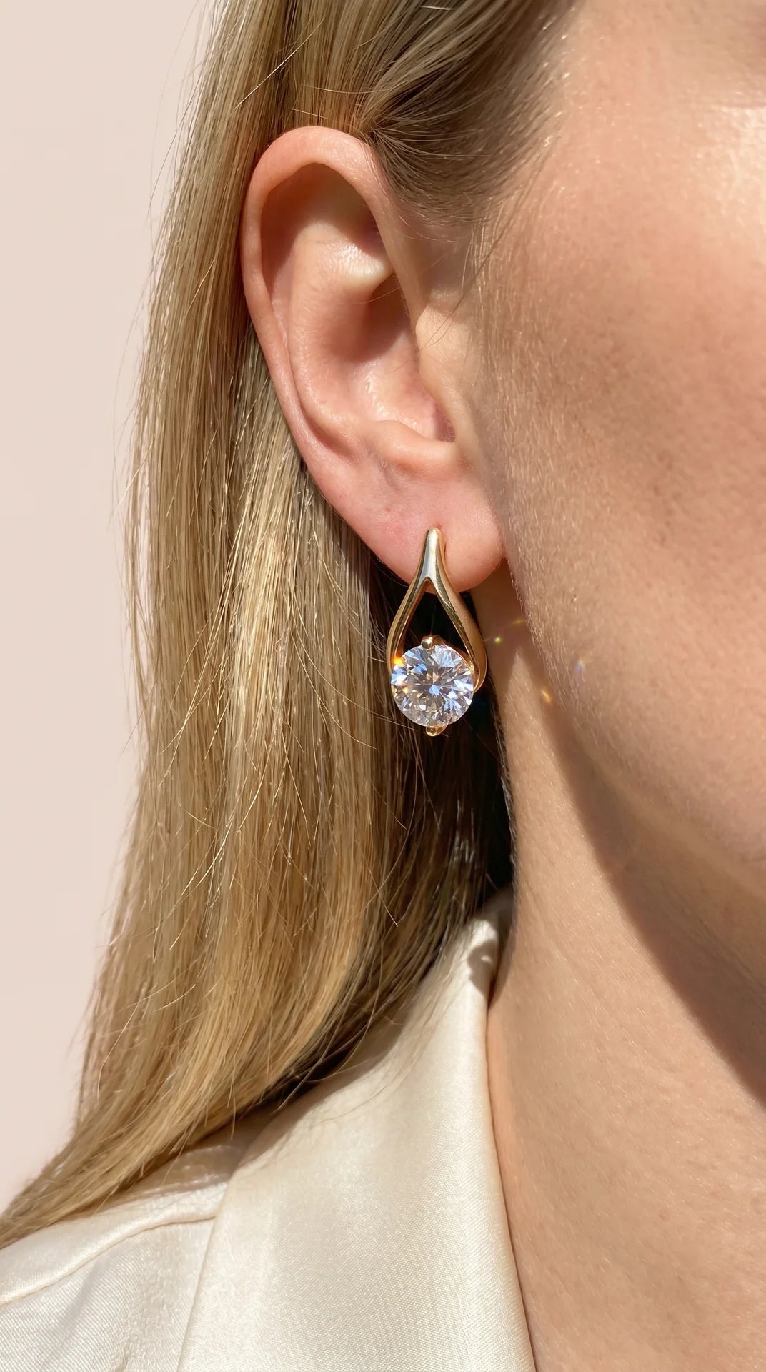 Round Cut Hollow Crystal Stud Earrings