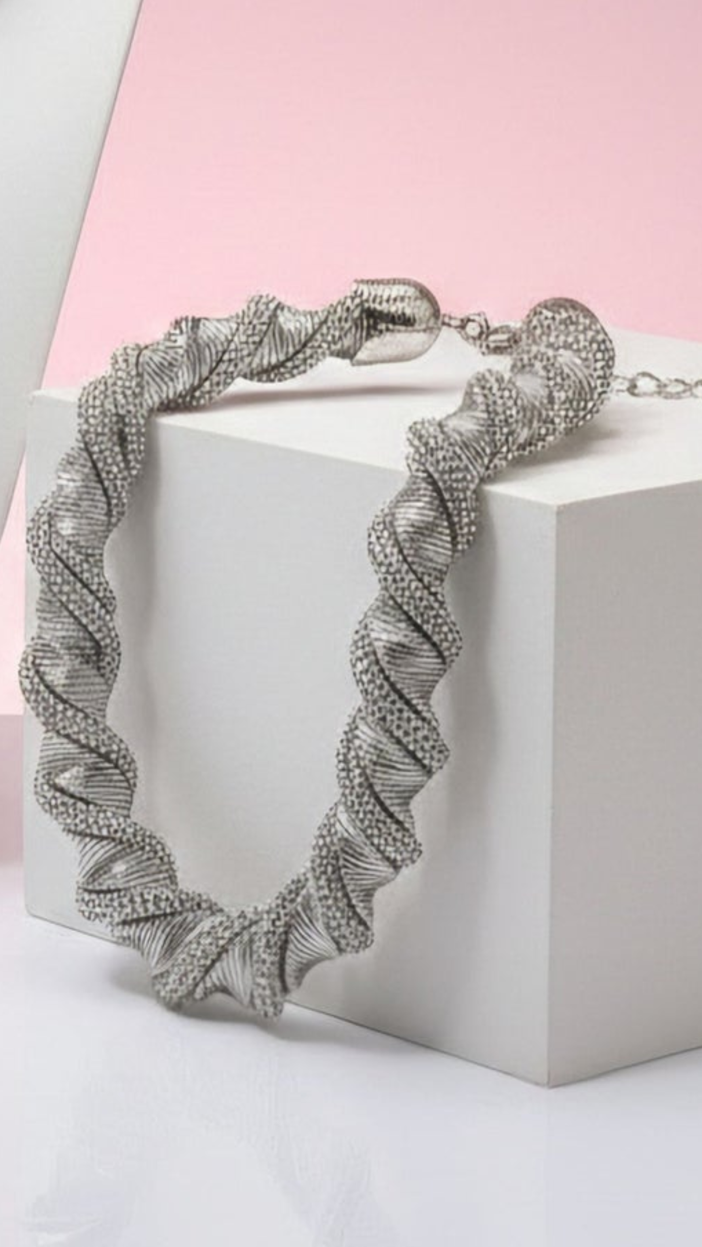 Luxury Women’s Gift Set with Watch, Necklace, Earrings, Bracelet & Scented Roses – Perfect for Her