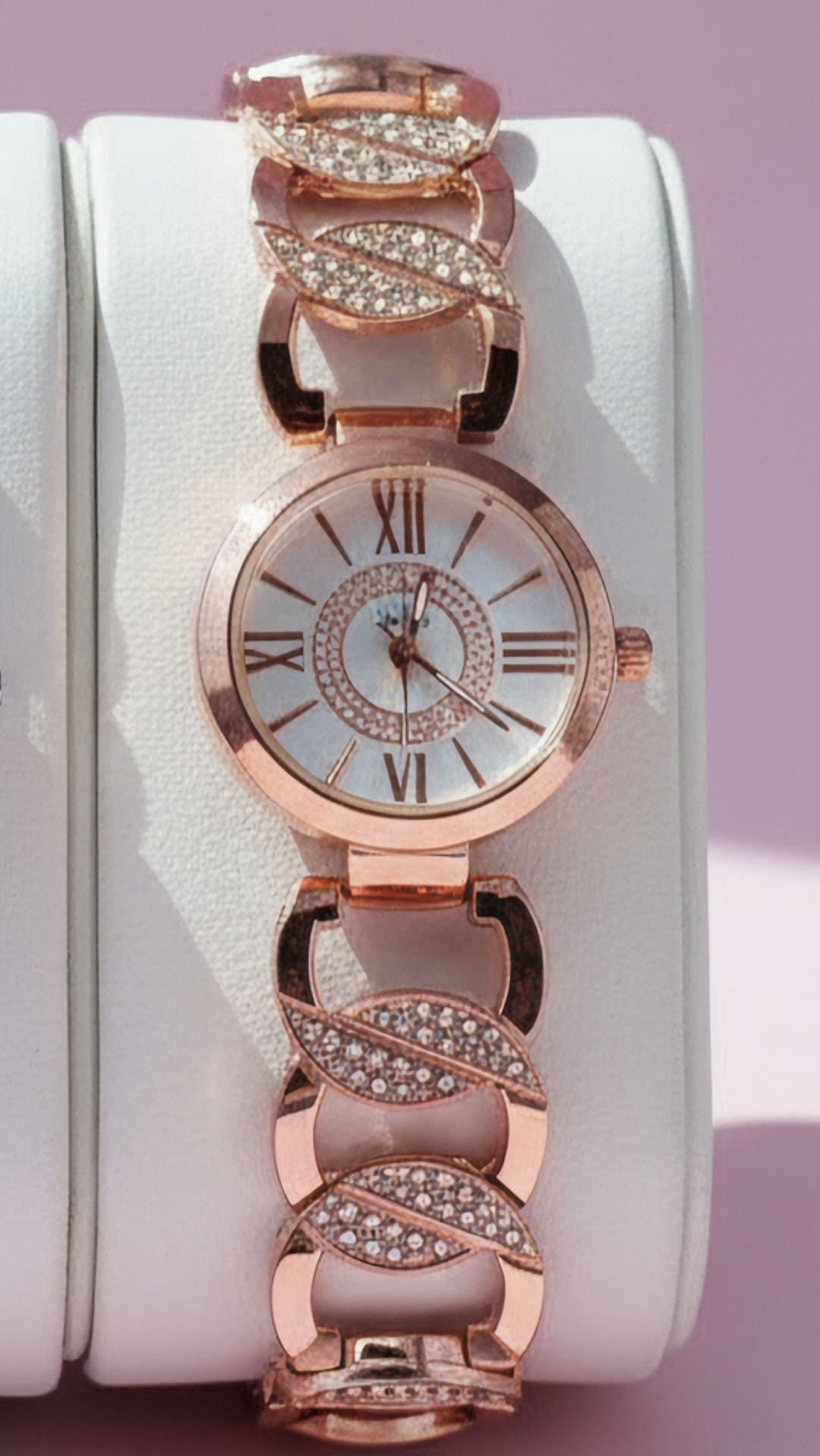Crystal Link Round Face Watch