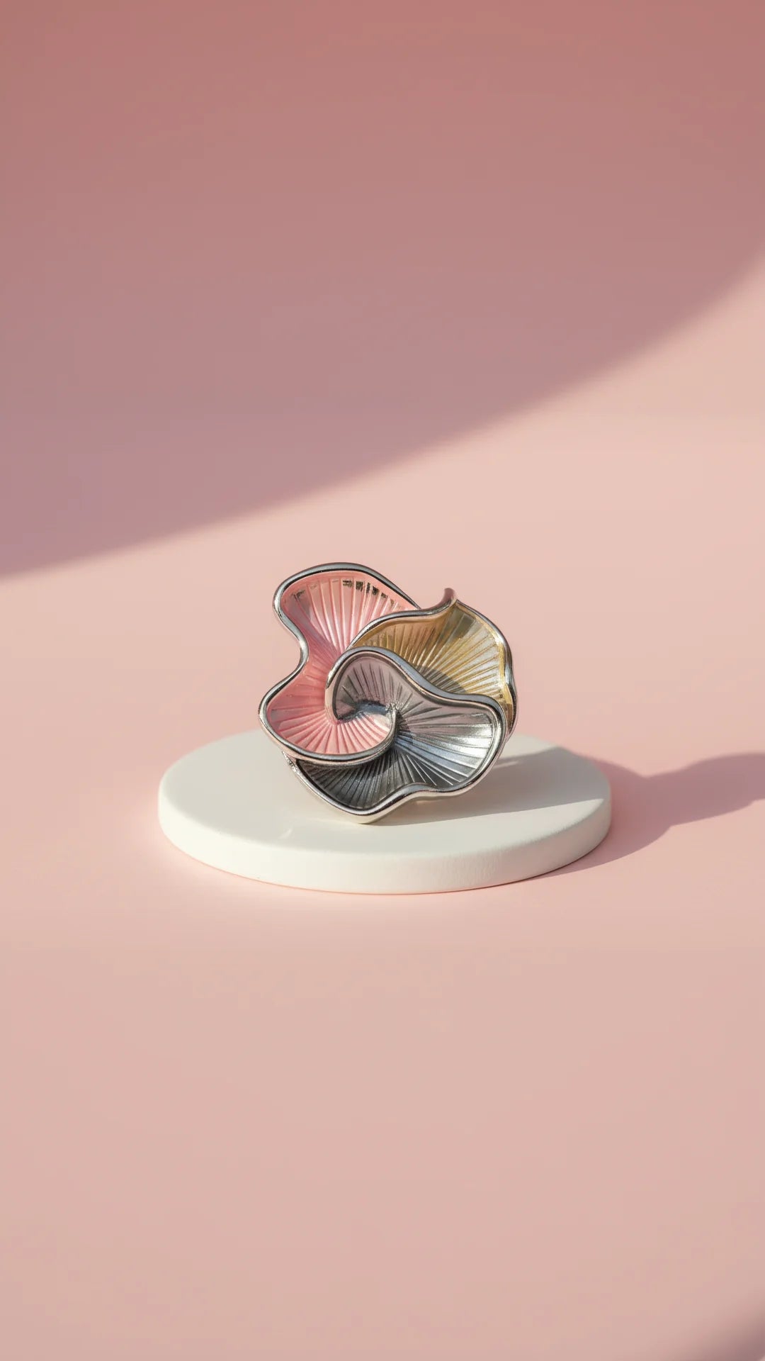 Abstract Tri Colour Magnetic Wavey Edged Brooch